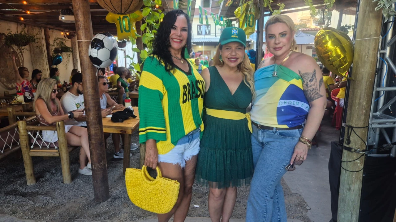 Convidados curtindo o evento no Quintalzinho Beach