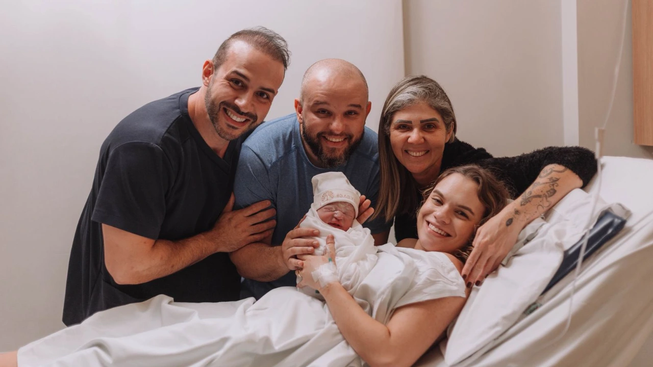 Família reunida no hospital com o Dr. Fernandes Guedes da Cunha