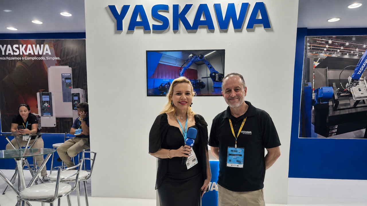 Carol Camurugy e representante da Yaskawa na MEC SHOW 2026