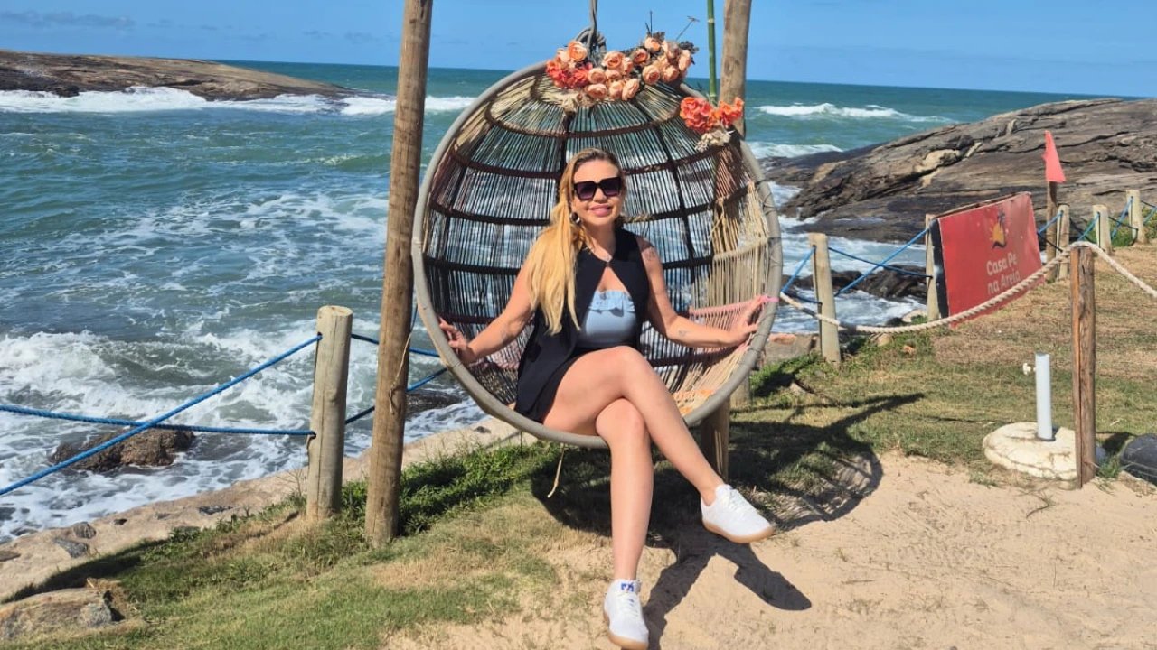 Apresentadora no lounge