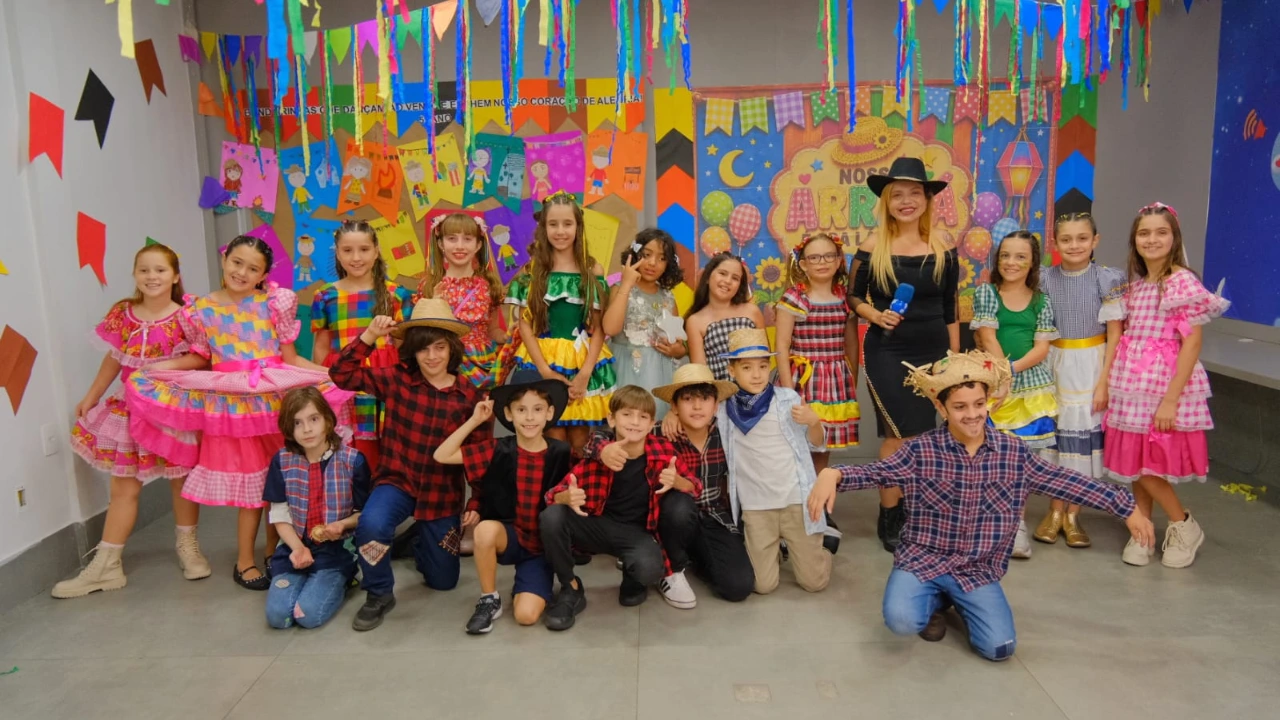 Tradição e emoção marcam arraiá da Escola da Ilha