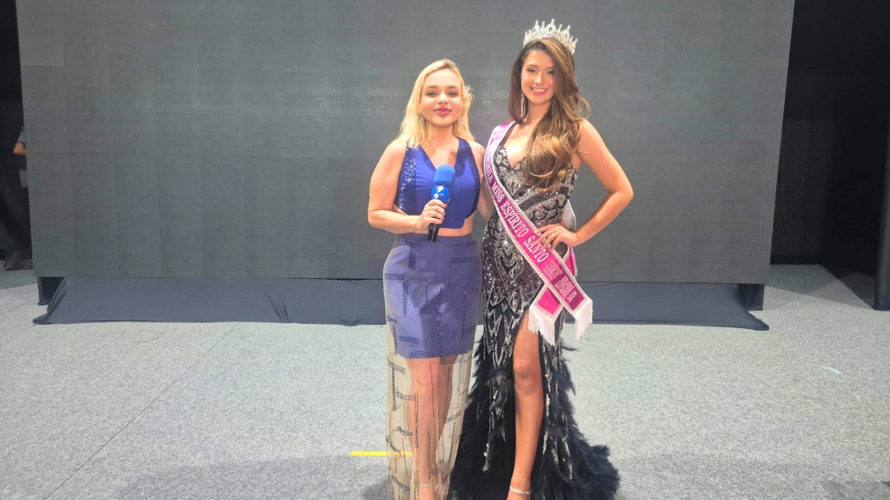 Carol Camurugy com representante do Miss Espírito Santo