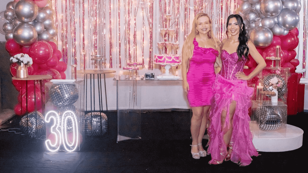 Nathalia Ribett celebra 30 anos com festa inspirada em 2010