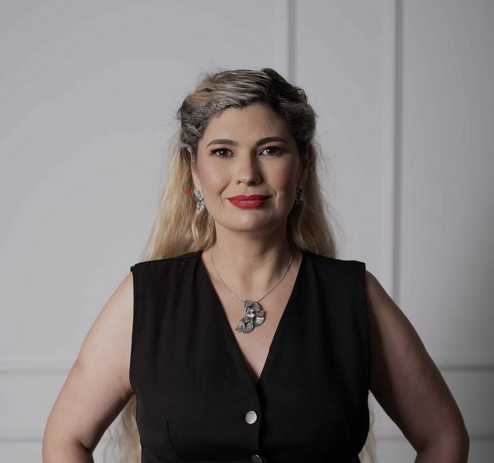 Advogada capixaba Luciana Abreu ganha projeção nacional após ano de conquistas e indicação a prêmio de destaque