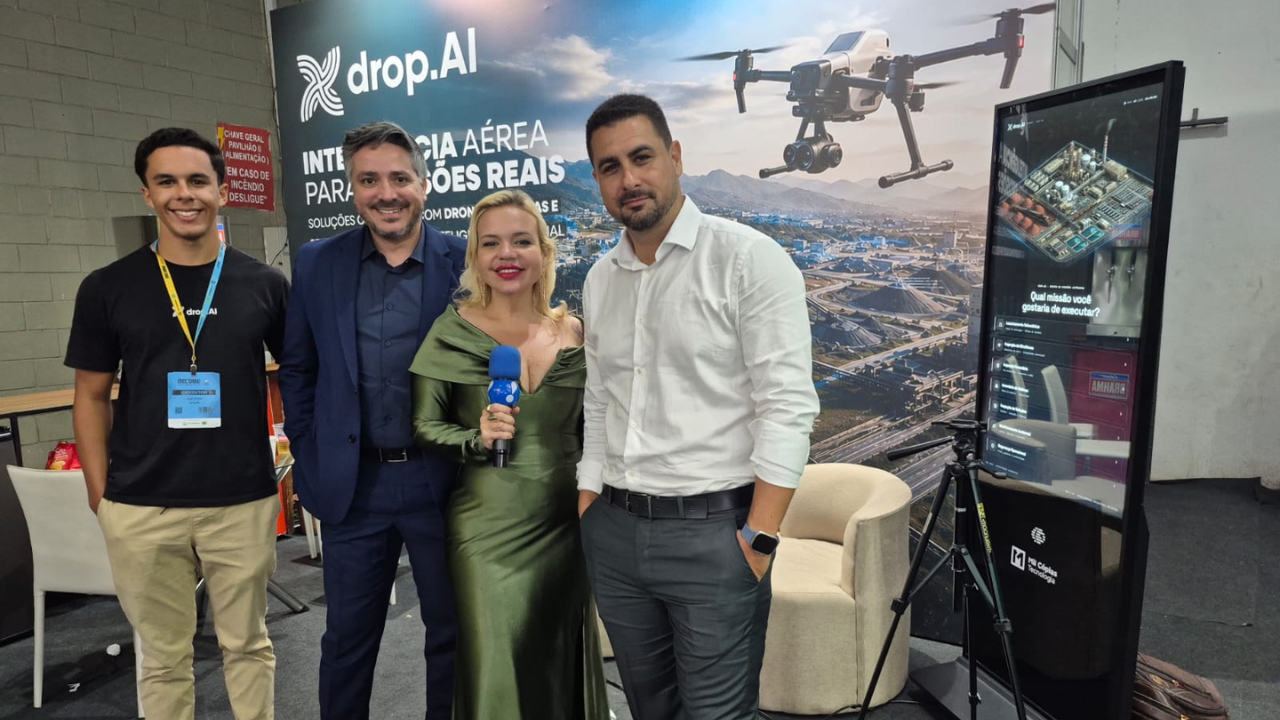 Estande DropAI apresentando recursos inovadores